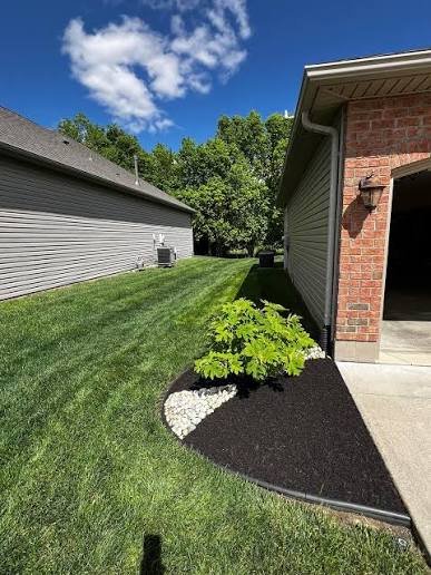 Mulch bed with stone border, Columbus OH
